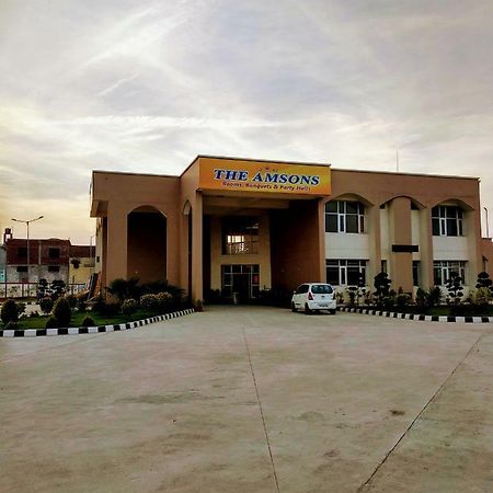 The Amsons Resorts Ludhiana Bagian luar foto