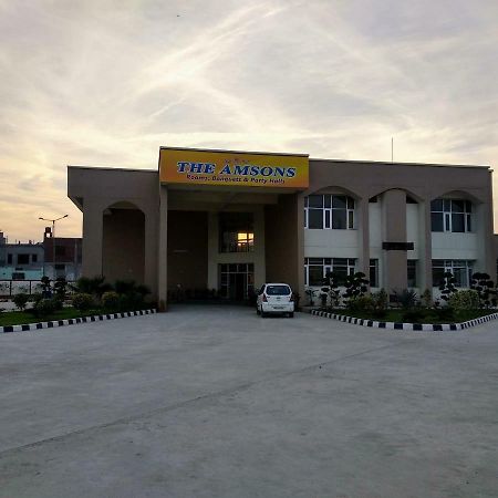 The Amsons Resorts Ludhiana Bagian luar foto