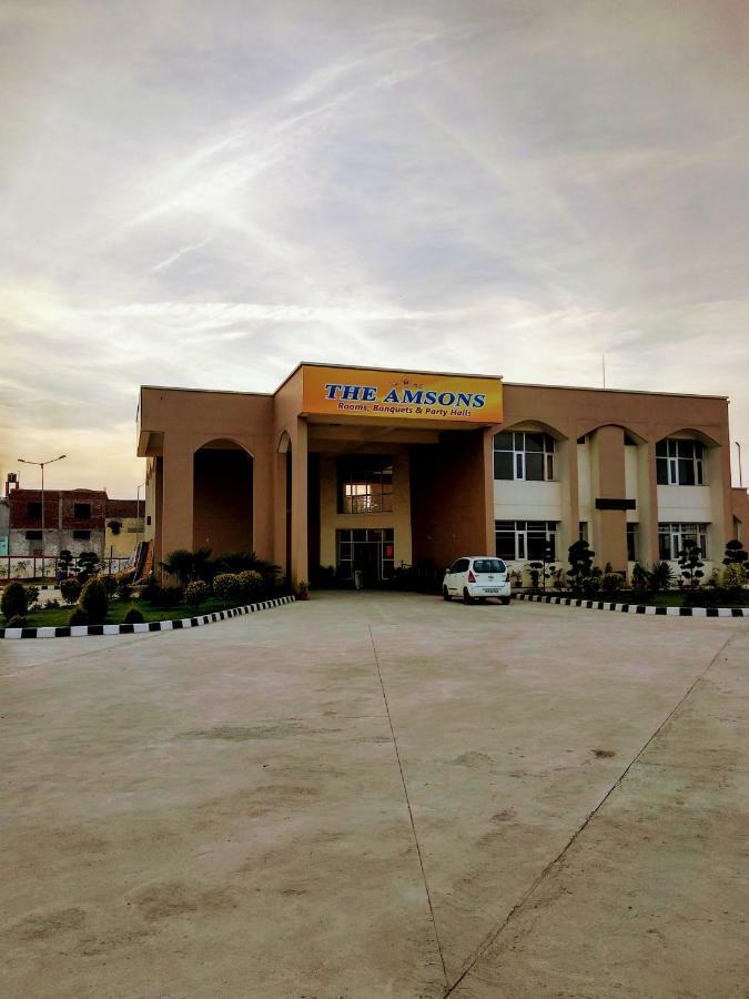 The Amsons Resorts Ludhiana Bagian luar foto