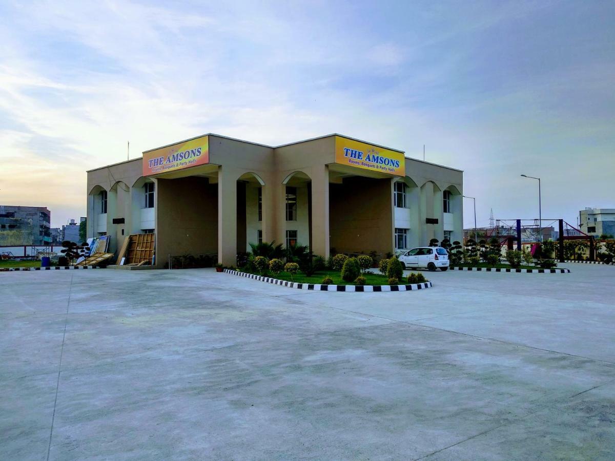The Amsons Resorts Ludhiana Bagian luar foto