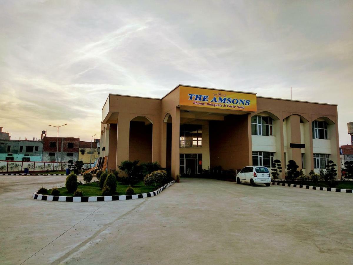 The Amsons Resorts Ludhiana Bagian luar foto