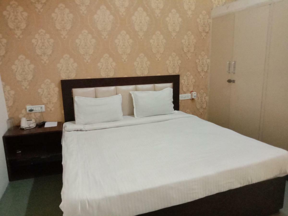 The Amsons Resorts Ludhiana Bagian luar foto