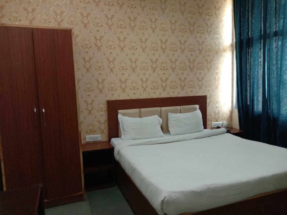 The Amsons Resorts Ludhiana Bagian luar foto