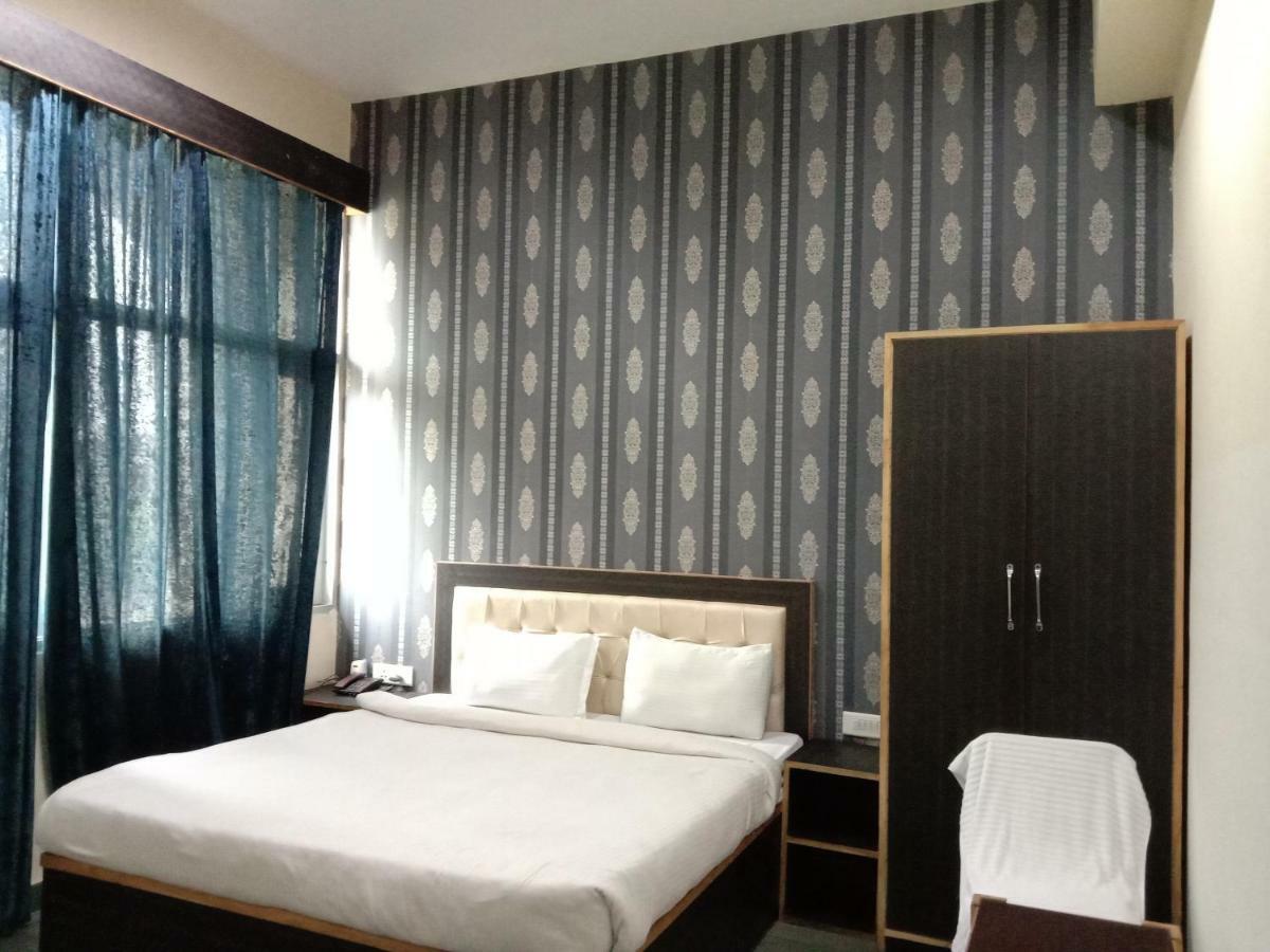 The Amsons Resorts Ludhiana Bagian luar foto