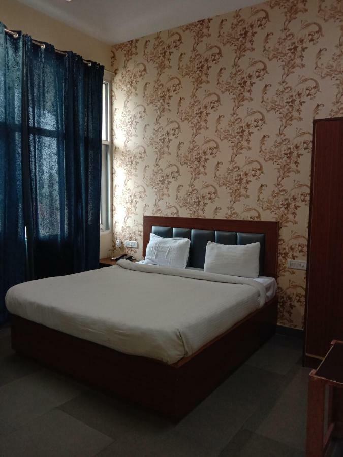 The Amsons Resorts Ludhiana Bagian luar foto