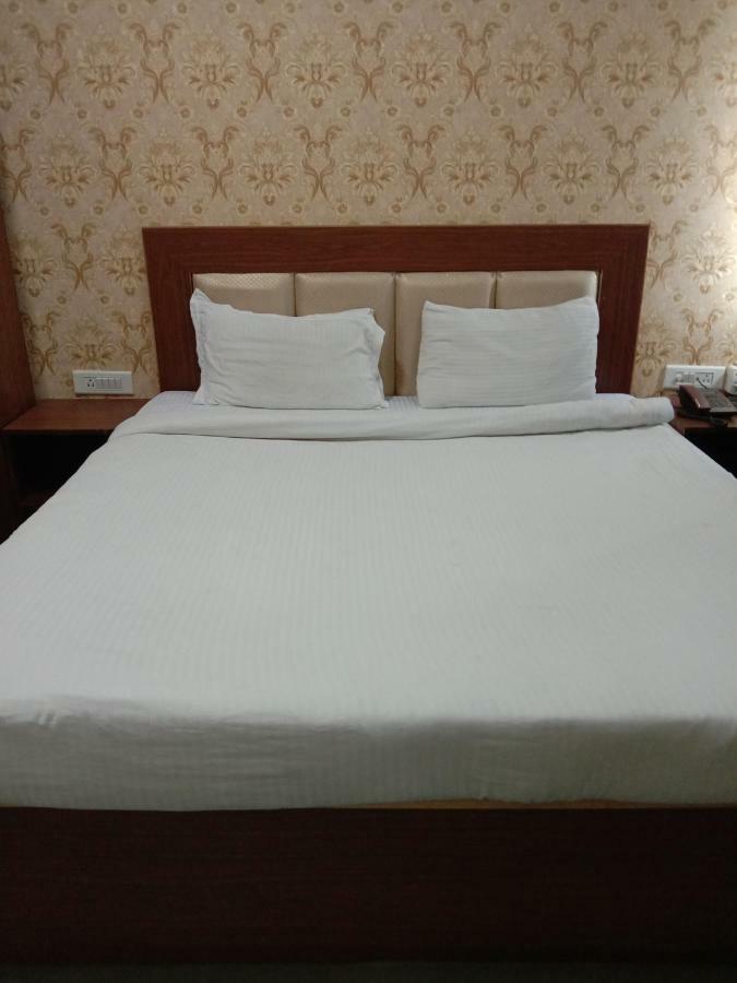 The Amsons Resorts Ludhiana Bagian luar foto